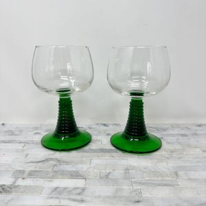 Cristal D&#39;Arques Durand Roemer Green Water Goblets Glass Pair, Vintage Luminarc Beehive Stem Wine France Barware Glassware