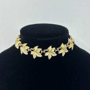 Gold Tone Leaf Link Choker Necklace 12&quot; Adjsutable, Vintage Mid Century White Gold Enamel Maple Leaf Chain Costume Jewelry,