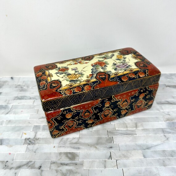 Chinese Zhongguo Ceramic Floral Jewelry Box, Vinta