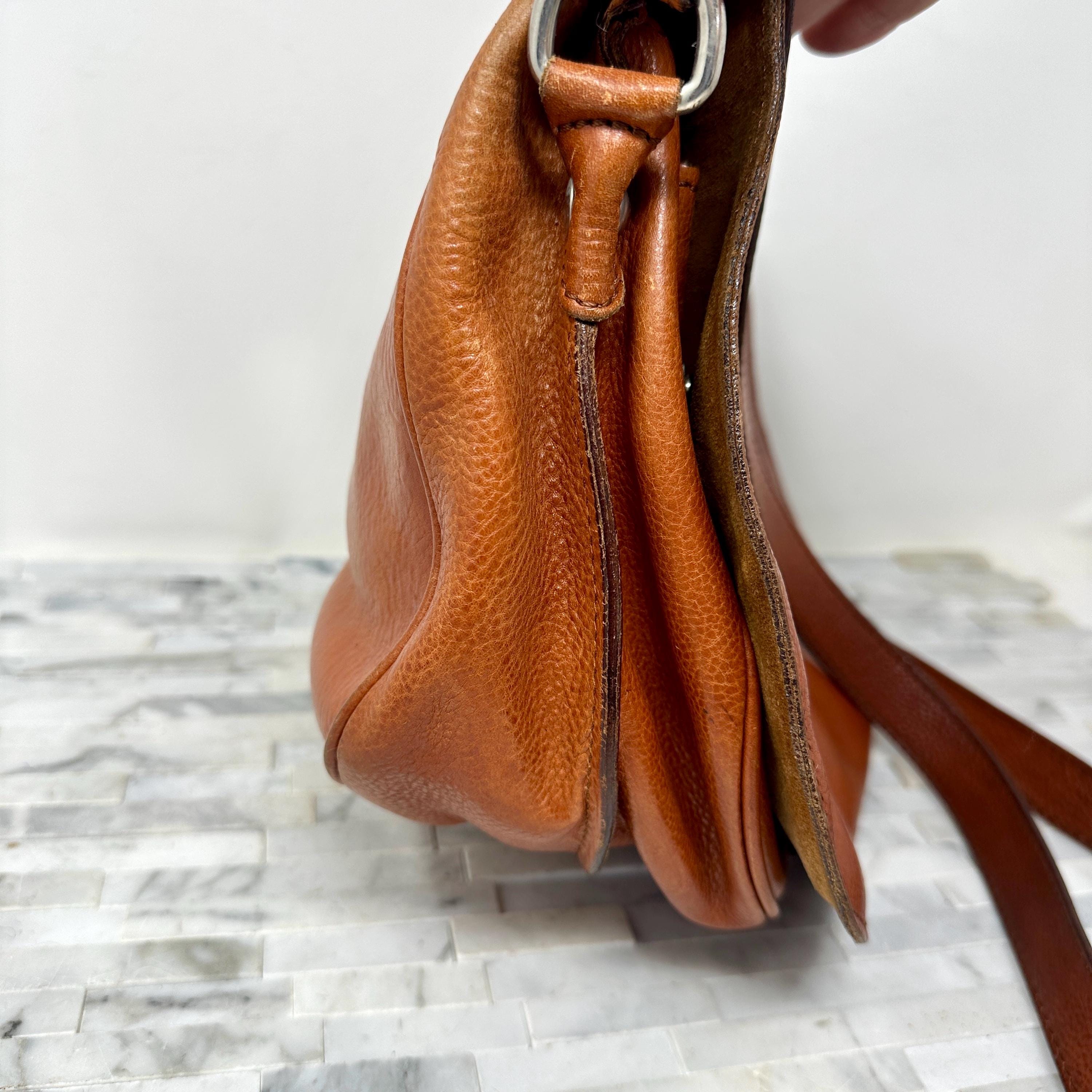 Scuola del cuoio Firenze Red Leather Backpack. Small dent in leather in photo Scuola Del Cuoio Firenze Brown Leather Saddle Bag Purse  main image 3