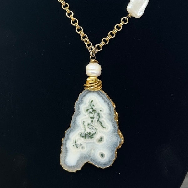 White Green Geode Slice Pendant Necklace 39" Pearl Accents, Agate Slice Charm Gold Tone Long Chain Necklace, Costume Jewelry, Natural Stone