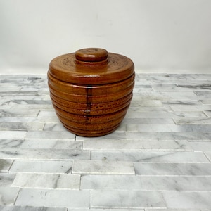 Small Wood Kitchen Spice Salt Jar 3 1/2&quot;, Vintage Carved Beehive Wood Lidded Canister, Round Countertop Accent Container Rustic Farmhouse