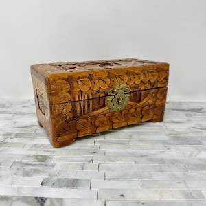 Chinese Camphor Wood Carved Box, Vintage Intricate Carved Jewelry Decorative Box, Figural Scenic Asian Dresser Box Masculine