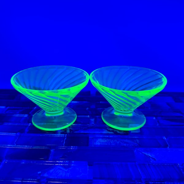 Federal Glass Uranium Diana Green Dessert Cups Pair, Vintage Green Swirl Tall Sherbet Cups Vaseline Swirl Glass Depression Glassware Kitchen