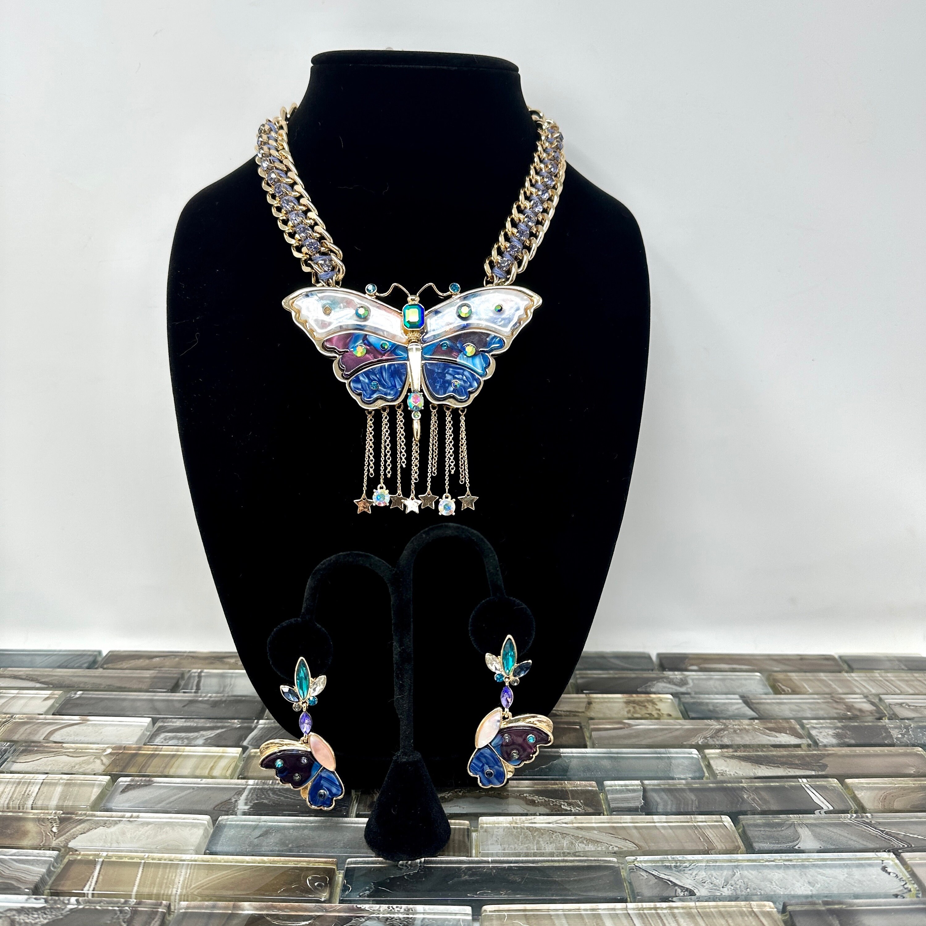 Betsey Johnson Large Butterfly Pendant Necklace 16 1/2
