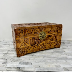 Chinese Camphor Wood Carved Box, Vintage Intricate Carved Jewelry Decorative Box, Figural Scenic Asian Dresser Box Masculine