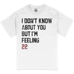 Ik weet niet hoe het met jou zit, maar ik voel me 22 T-shirt, grappig 22e verjaardagsshirt, 22e verjaardagscadeau, cadeau voor 22 jaar oud T-shirt