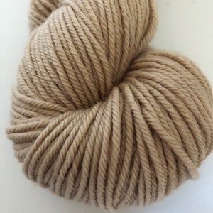 Sparrow Worsted Weight Garn - SAND Colorway