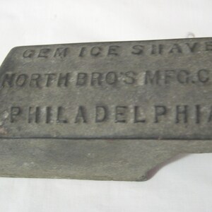 H.R. Ives Montreal Iron Trivet (JL) H.R. Ives Montreal Iron Trivet (JL)