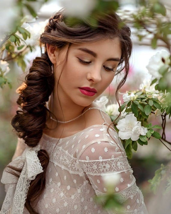 Delicate Accessories for Beach Wedding Dresses