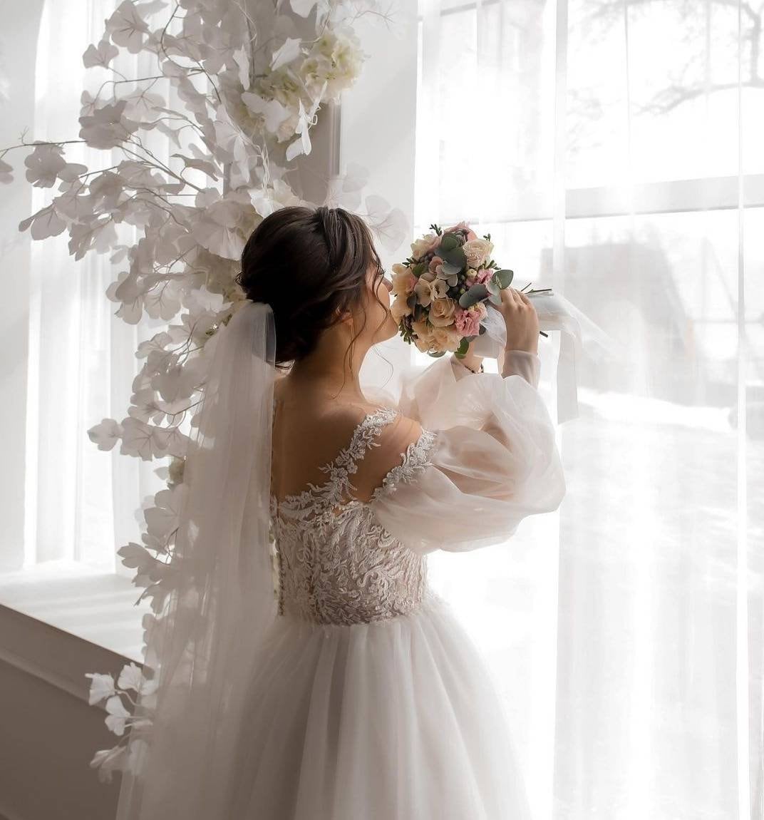 Romantic Leaf Lace Puffy Sleeve V-neck Boho Bridal Gown