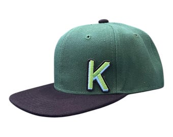 Gorra infantil Snapback personalizada: Gorra de béisbol verde y negra con inicial