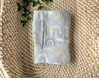 Manta envolvente de muselina arcoíris azul pálido, fular de algodón y bambú para bebé