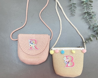 Bolso bandolera de paja personalizado: inicial floral, bolso para niño