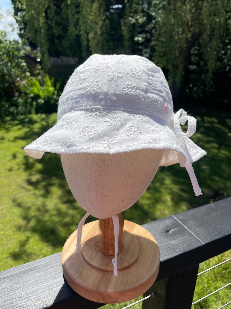 Gorro de sol de algodón para bebé: Gorro de verano personalizado, gorro de sol con bordado inglés para bebés, gorro para niña imagen 5