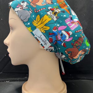 Kerstcartoons in groenblauw - scrubmuts voor vrouwen, scrubmuts, scrubmuts voor vrouwen, chirurgische pet, scrubmuts Australië, verstelbare scrubmuts, kerst