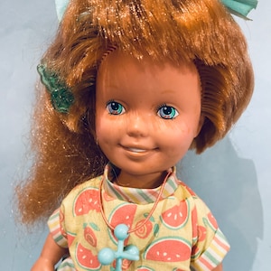 Vestiti vintage anni '80 Capelli castani DOLLY SURPRISE Bambola ...