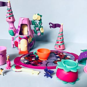 1990s Vintage RARE | Complete Trendmaster | Starcastle Berry Tea  | Polly Pocket| Castle Playset | Knock off Toy | Original Figures |