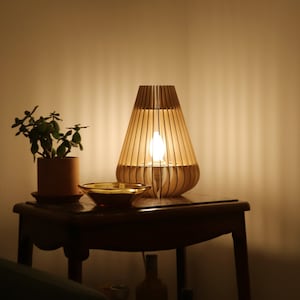 Candeeiro de papelão escandinavo de madeira para suporte com design ecológico minimalista Cocoon reciclado KIDO “Betula”
