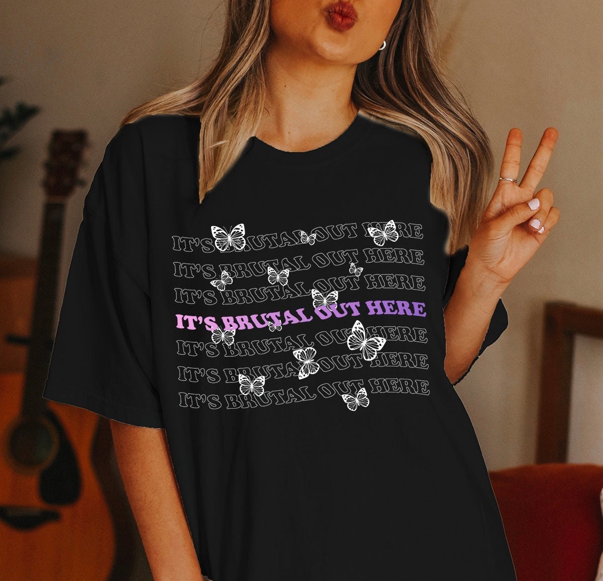 Discover Olivia Rodrigo es ist brutal hier Lyrics T-Shirt