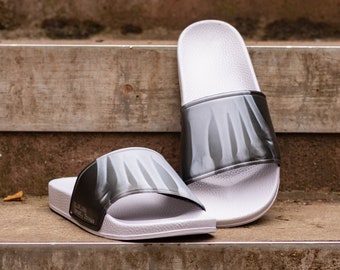 Stylish flip flops with "X-Ray design". The classic flip flops shine in new splendor!