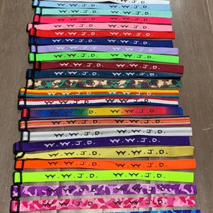 50 WWJD Qué haría Jesús Pulseras tejidas Pulseras Nuevos colores Lote a granel Joyería religiosa cristiana Vendedor de calidad genuina Bandas de oración imagen 1