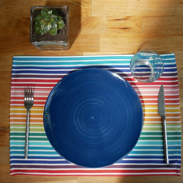 Set de de table aux rayures arc-en-ciel en "Dralon", tissu spécial extérieur, résistant aux tâches, à l'eau et aux UV / Unité ou lot