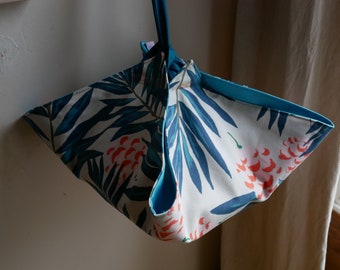 Pie bag / Dish holder Baluchon / Ecru cotton Exotic foliage and Blue oilcloth / Gift idea