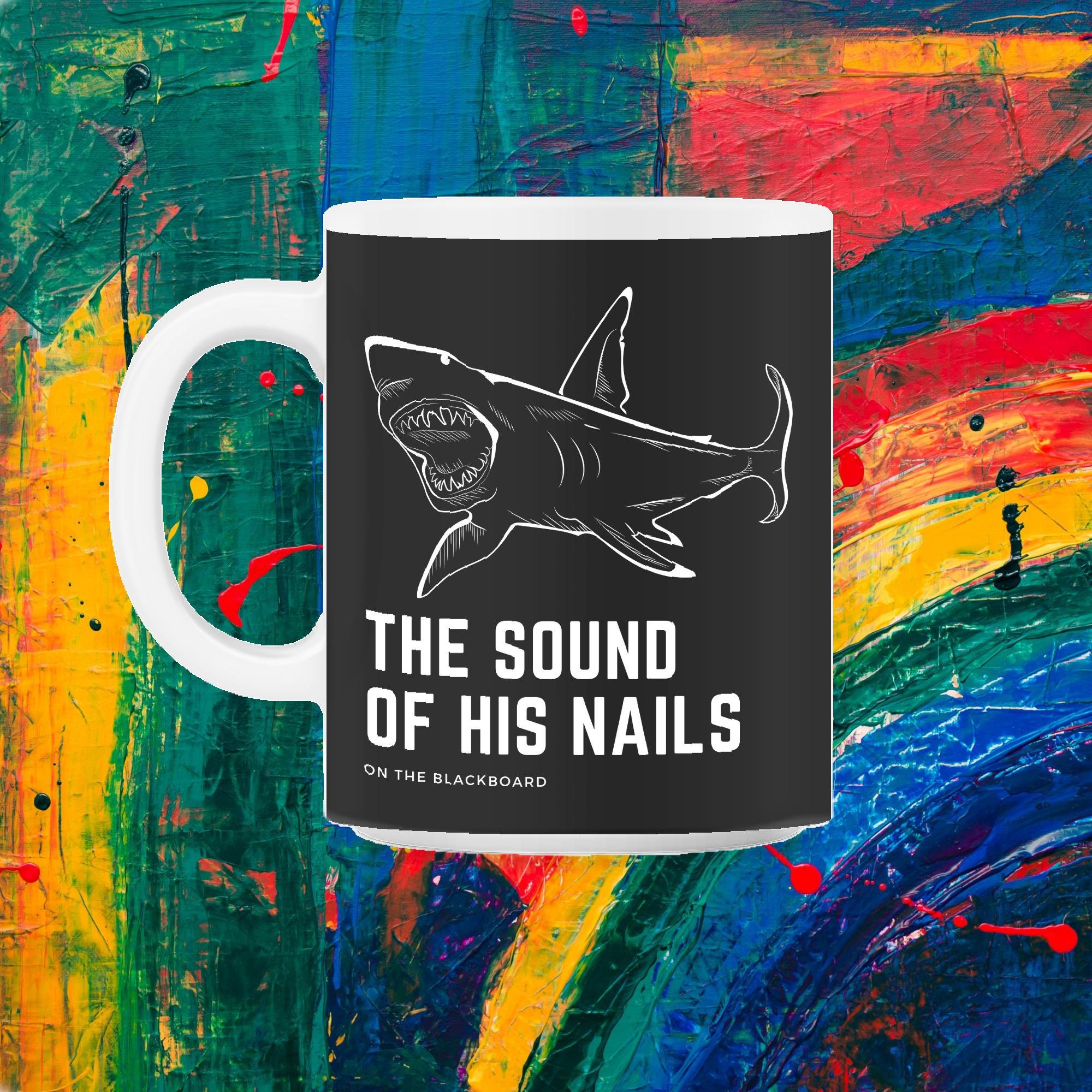 Shark Le Son de Ses Ongles sur Le Blackboard 11Oz Mug