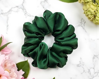 Hunter Green Mulberry Silk Scrunchie: Gentle Hair Tie