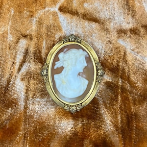 14k Gold Oval Vintage Framed Cameo Brooch Pendant - Antique Cameo Jewelry