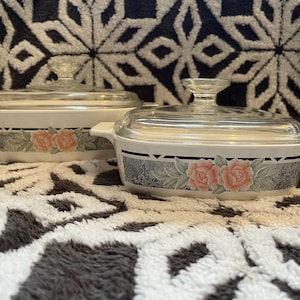 Set of 2 Silk and Rose Patterened Corningware Casserole Dishes w/ Lids