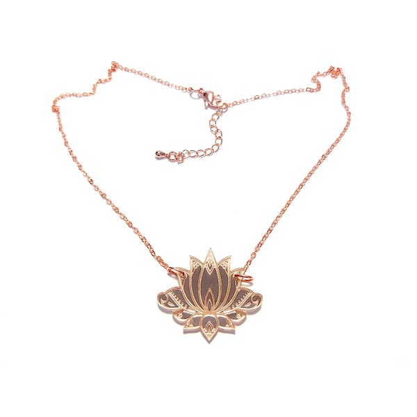 Collier Lotus en plexiglas miroir rose gold fond Mandala