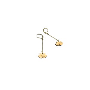 Wooden dangling earrings - Mini hanging lotus