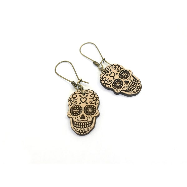 Boucles d'Oreilles pendantes en bois gravé - Petites Calaveras - têtes de mort