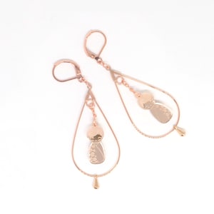 Dangling earrings Small rose gold drop and mini Kokeshis Himeji model