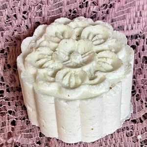 Oatmeal Bath Bomb/anti-itch/rash relief/dry skin relief/eczema relief/skin moisturizer/sensitive skin/all natural/no added colors or scents