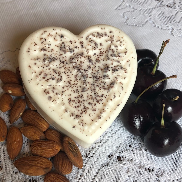Jabón de leche de cabra con cereza y almendras/jabón de leche de cabra/hecho a mano/hecho en Maine/regalos para mujeres/regalos para compañeros de trabajo/regalos de cumpleaños