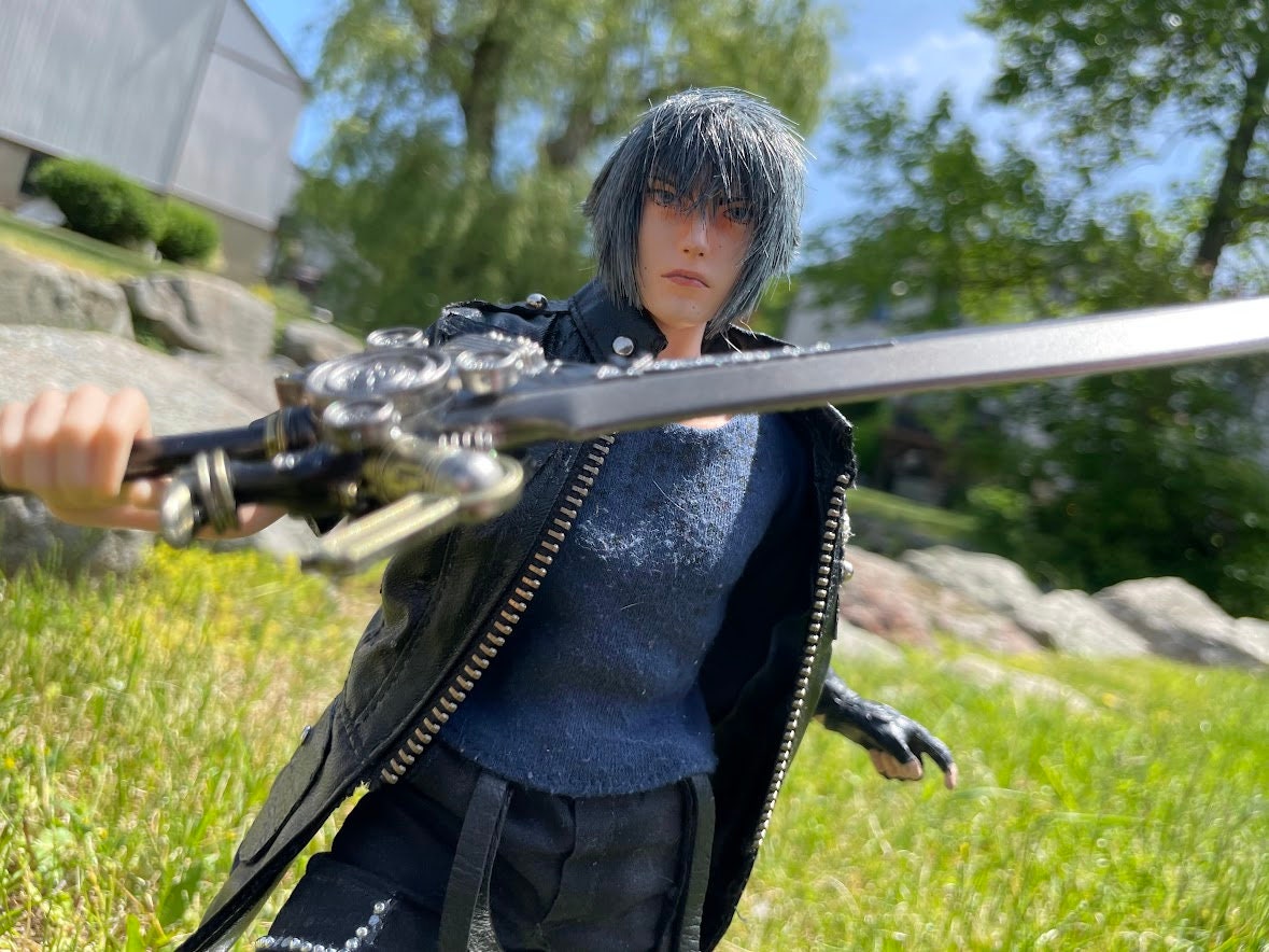 Noctis figurine discount