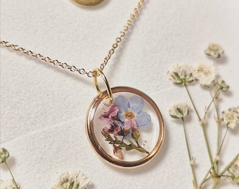 Vergissmeinnicht, Heather echte gepresste Blume zierlichen minimalistischen Kreis 16mm vergoldet Anhänger Halskette auf 14k Gold Kette, Weihnachtsgeschenk