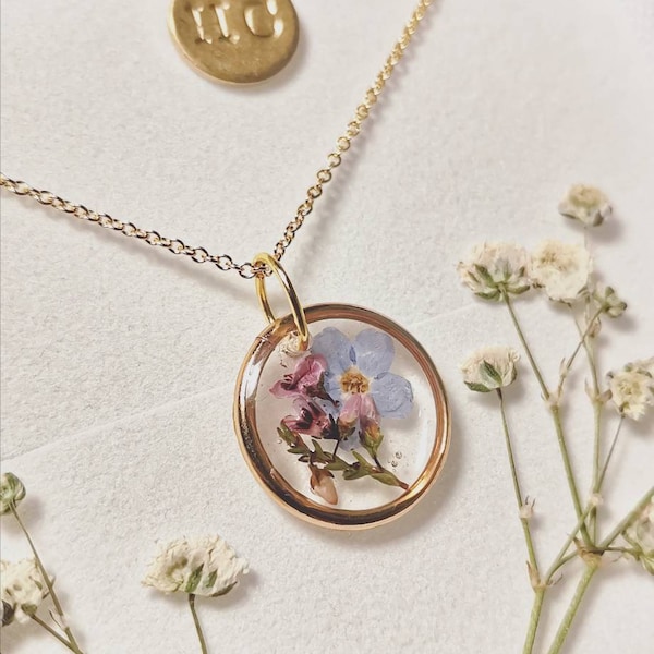 Forget me not, Heather real pressed flower dainty minimalist circle 16mm gold plated pendant necklace on 14k gold fill chain, Christmas gift