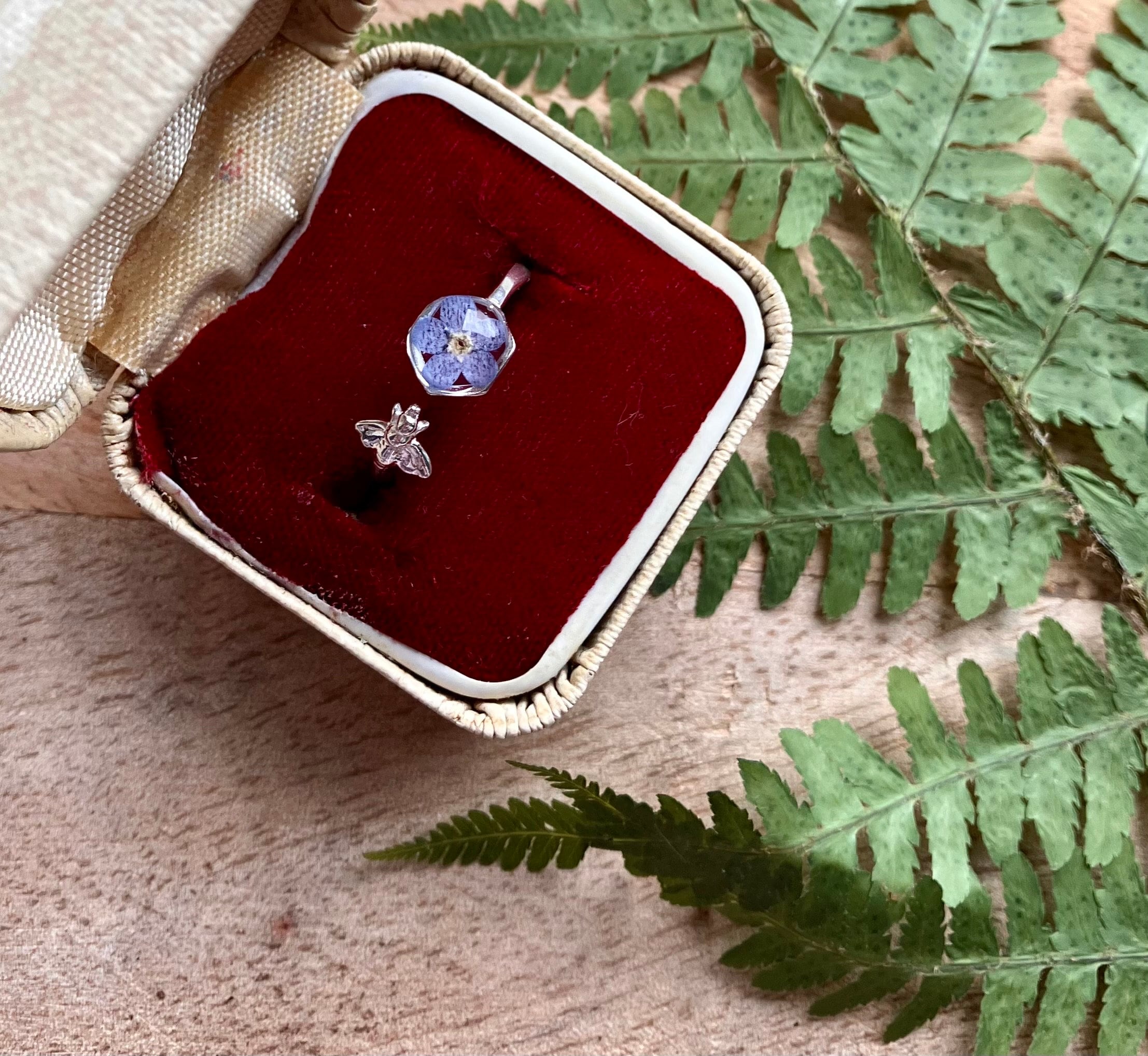 Real forget me not ring. Pressed flower jewellery. Sterling 925 silver ring with bumble bee. One size.