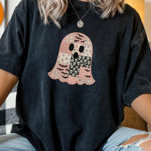 Ghost Shirt Patchwork Ghost Halloween Shirt Fall Ghost Quilt Tee Vintage Spooky Season Shirt Cute Halloween Shirt for Women Cozy Tee Fall