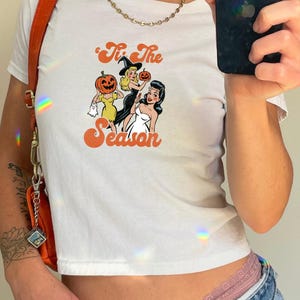Halloween Baby T-Shirt Tis die Saison Shirt Herbst Baby T-Shirt Herbst Baby T-Shirt Spooky Saison Baby-T-Shirt Kürbis-Shirt Hexe Shirt Geschenk Halloween-Liebhaber