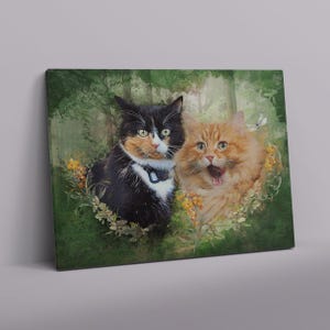 Könnte beinhalten: Ein Gemälde von zwei Katzen in einer Waldlandschaft. Die Katze links ist schwarz-weiß mit grünen Augen. Die Katze rechts ist orange mit grünen Augen. Das Gemälde hat einen Aquarelleffekt und enthält Blumen und Blätter.