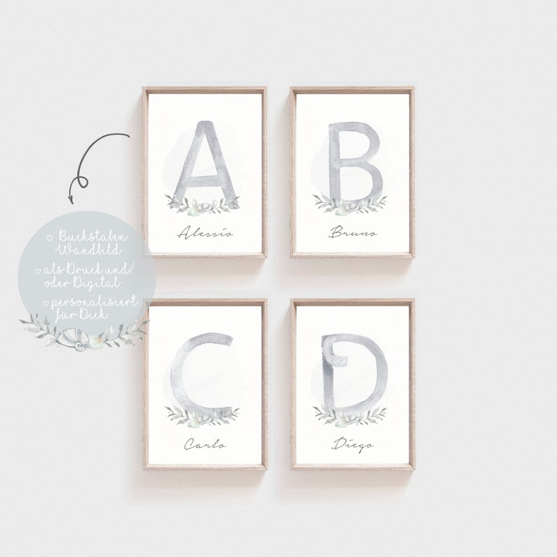 Puede incluir: Cuatro impresiones enmarcadas con ilustraciones de acuarela de las letras A, B, C y D. Cada letra est&aacute; rodeada de una corona de hojas y flores. El nombre Alessio est&aacute; debajo de la letra A, Bruno debajo de la letra B, Carlo debajo de la letra C y Diego debajo de la letra D.