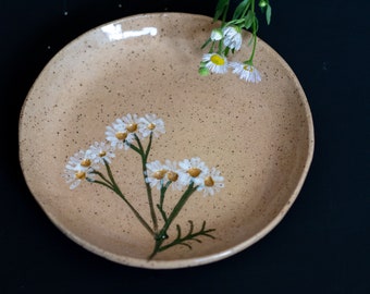 Daisy Pressed Flower Trinket Pottery dish in Rustic woodland finish - handmade and handpainted