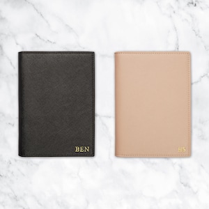 Saffiano Leder Passhülle mit Monogramm - Personalisierte Passhülle Valentinstag Geschenke für ihn Freund oder Freundin