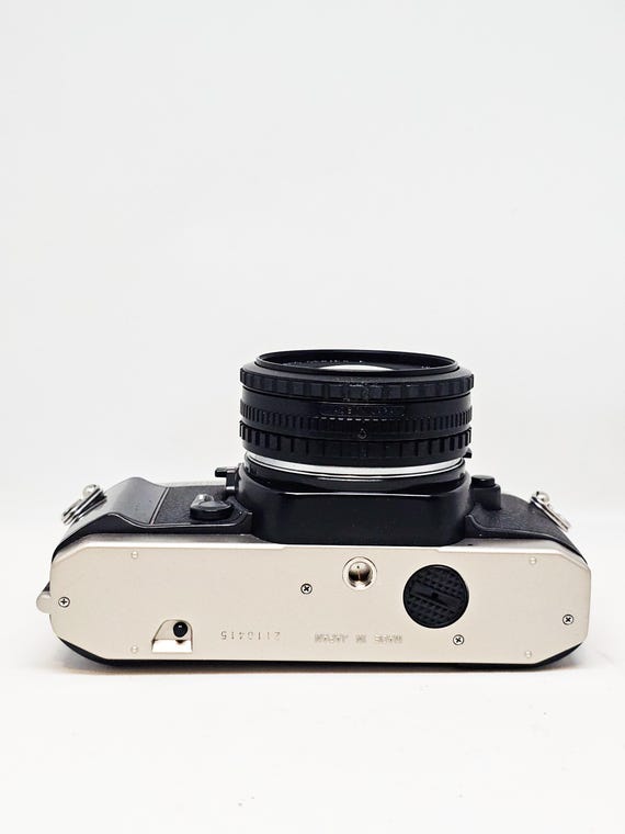 Nikon FM10 Vintage 35mm Film Camera W/ 50mm F1.8 E 'pancake' Lens