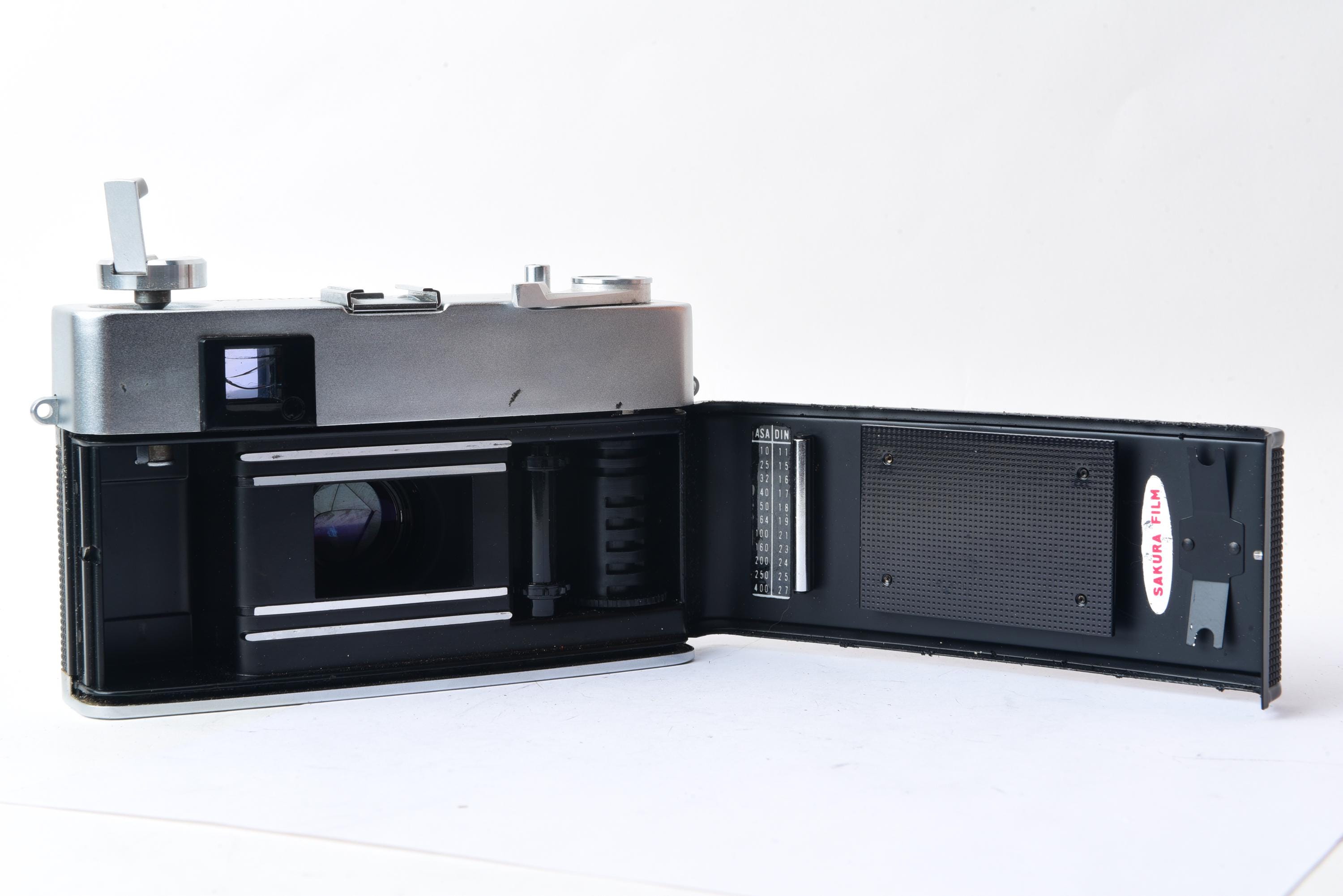 コニカ オートS ヴィンテージ 35mmフィルムカメラ（ヘキサノン47mm f